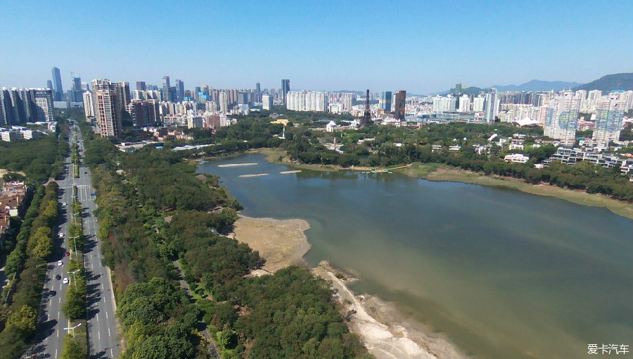 这条路是白石路,还没修好的时候这里可是单车圣地