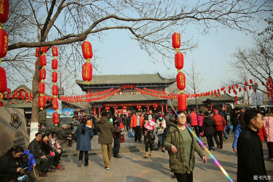 济南大明湖春节庙会图片