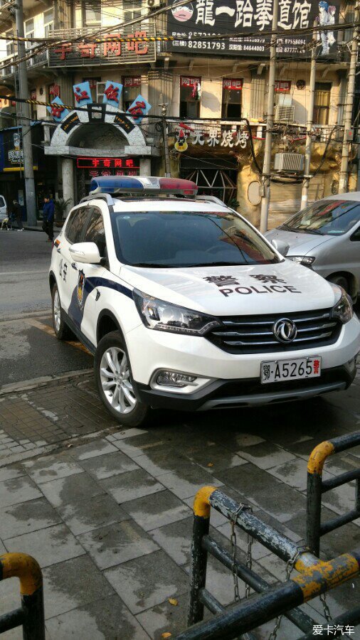 东风风光警车图片