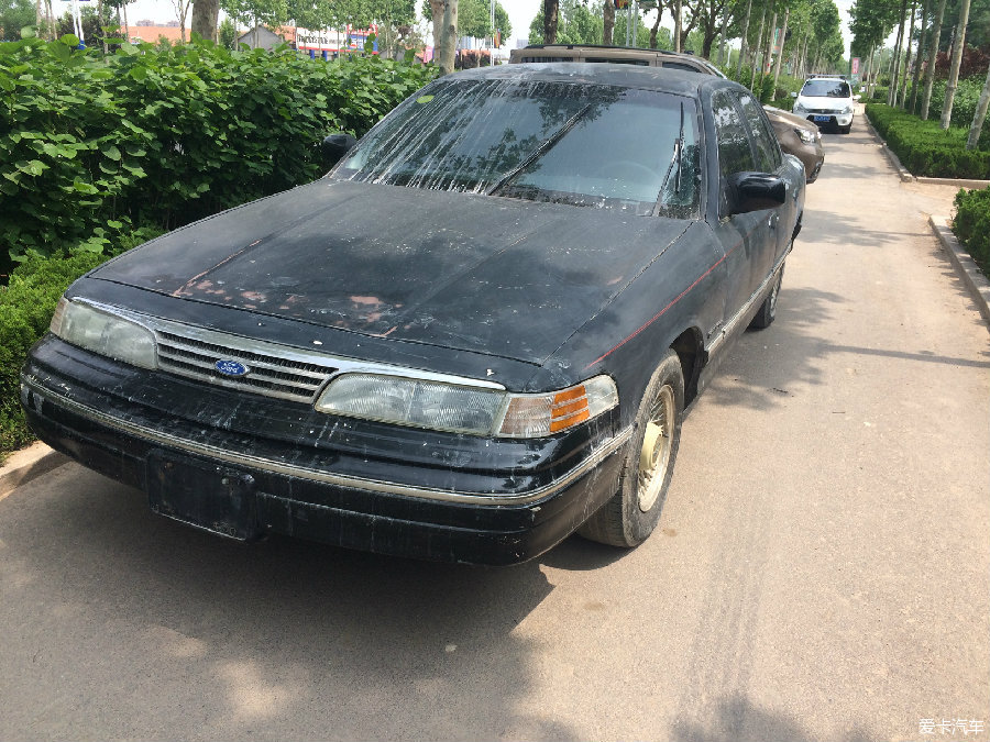 中毒老车,入手92年维多利亚皇冠