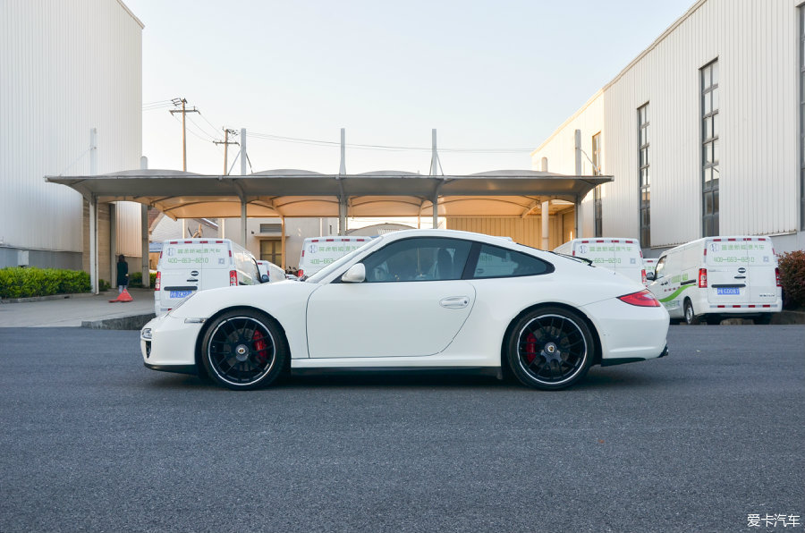 > 淘了臺賽車該如何上路?保時捷 911 carrera gts