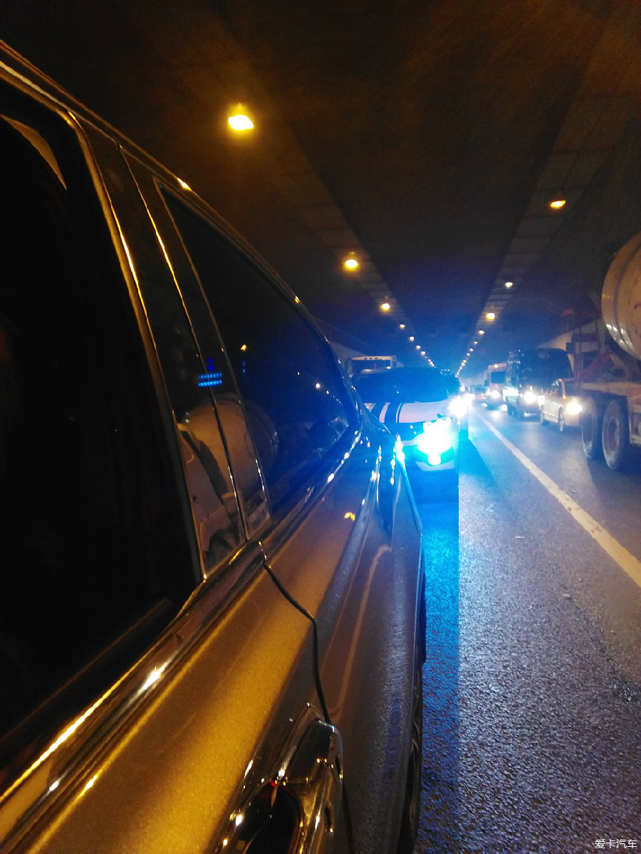 深圳晚上堵车图片图片
