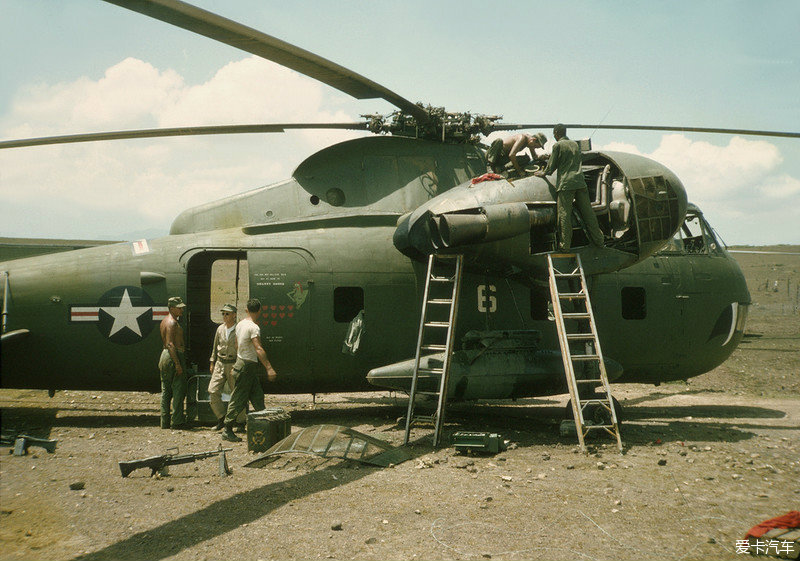 老照片参加越战的ch37直升机