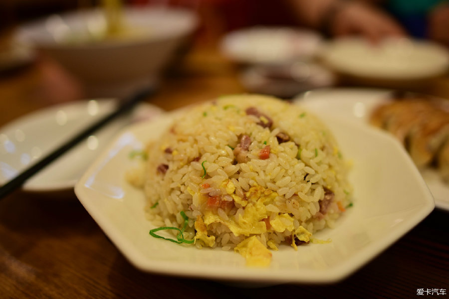  晚餐的餐廳和飯菜