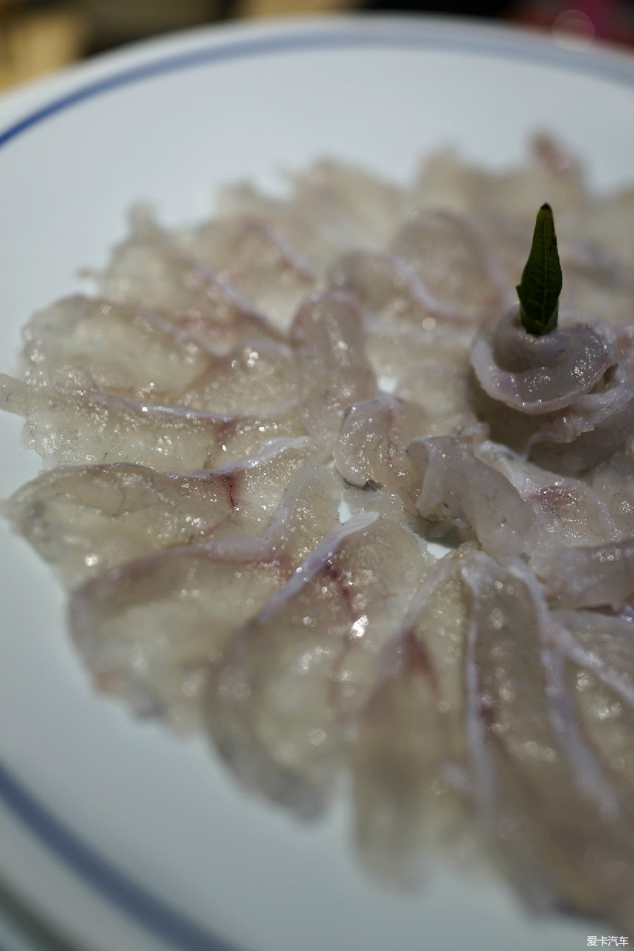 > 繼續美食作業:昨夜純米大吟釀配河豚刺身.還好,今天還活著