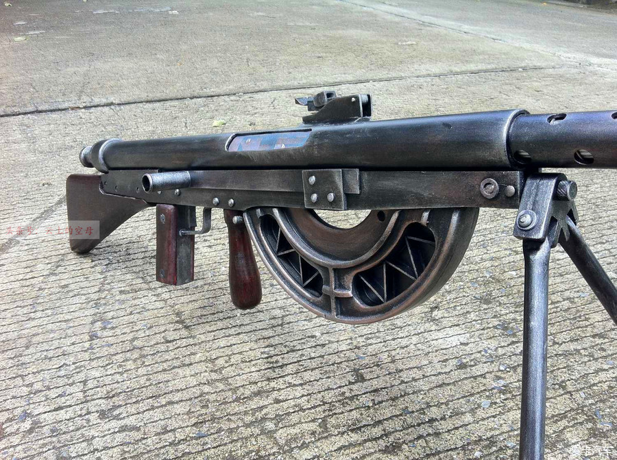 m1915绍沙轻机枪图片
