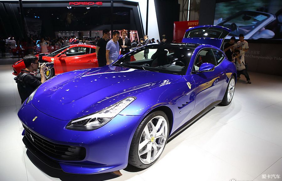 法拉利gtc4 lusso t