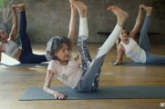 98岁瑜伽师身姿柔软似少女 称不应为吃而吃