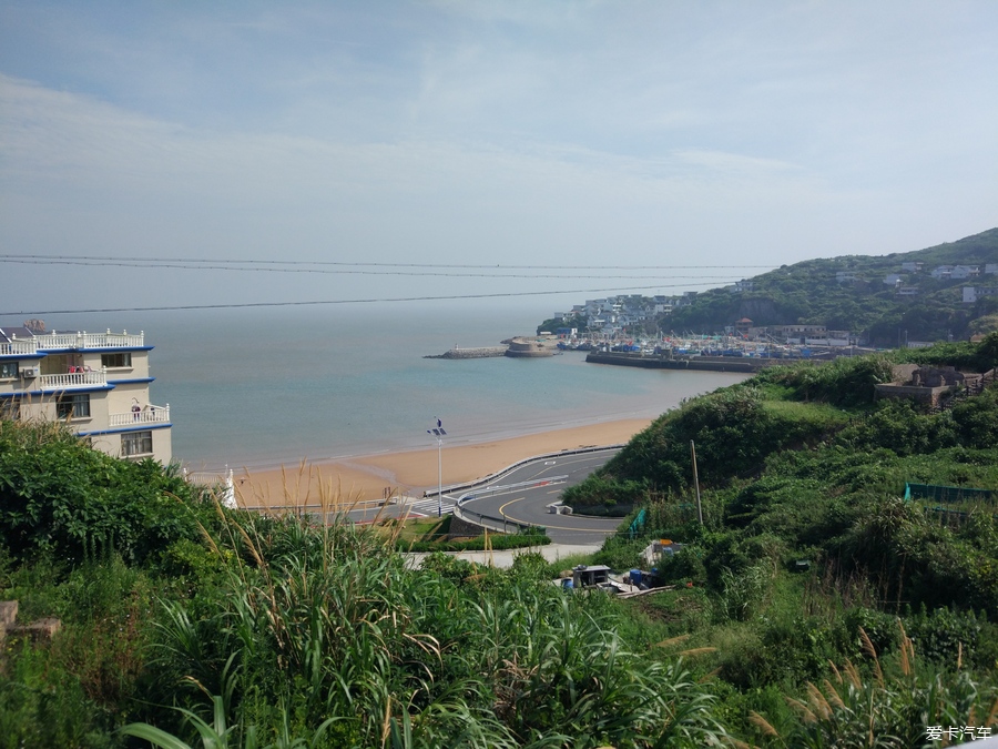 沿著北側海岸線公路接著走,左岸公路