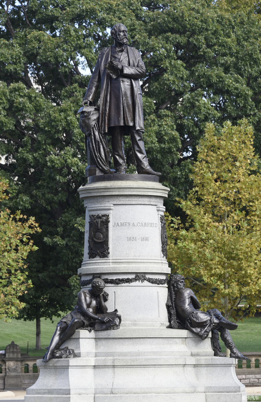 加菲尔德总统雕像图片