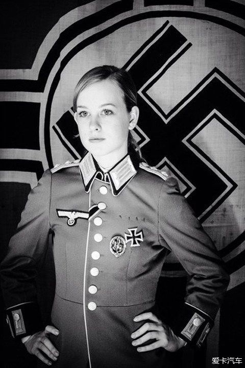 老照片:二战德国女兵