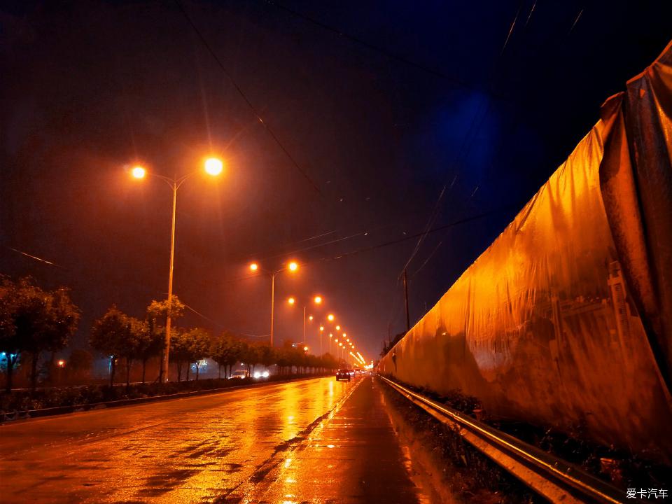 廣西玉林雨夜街拍---夜太色!