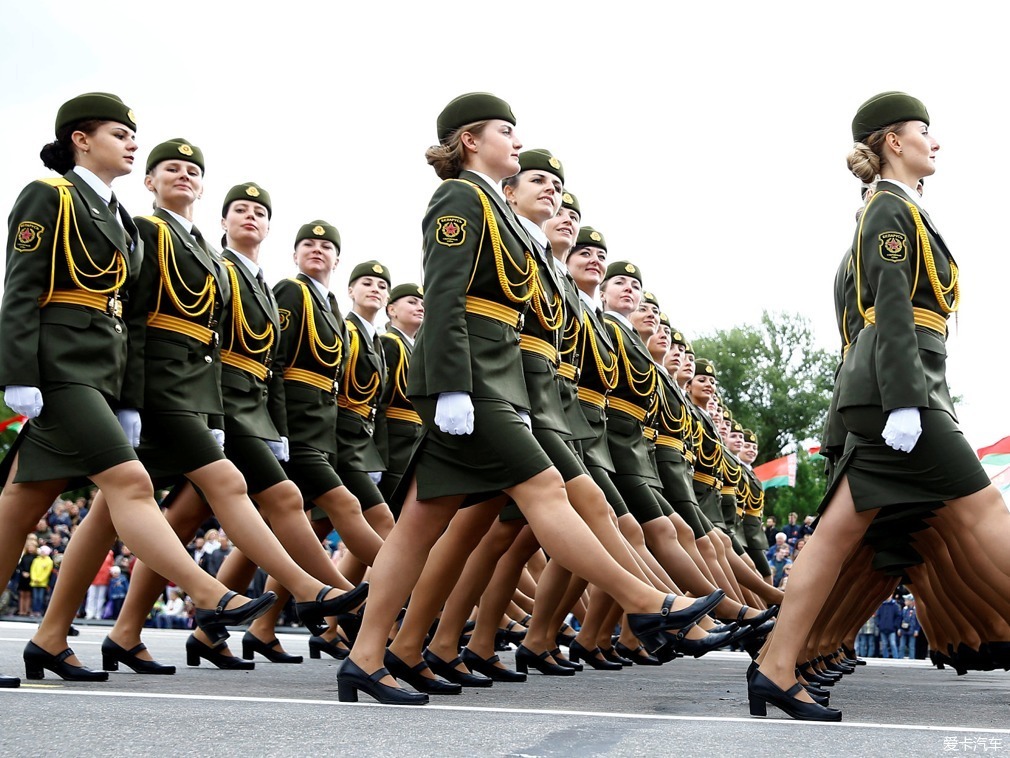 俄罗斯女兵白花图片