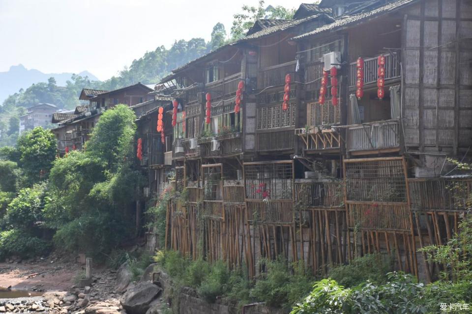 進中山古鎮登愛情天梯