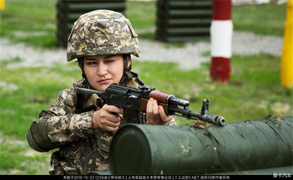 【图】哈萨克斯坦女兵