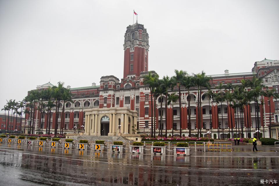 府建筑在台湾地区日本殖民统治时期曾做为台湾总督府办公厅舍之用,于