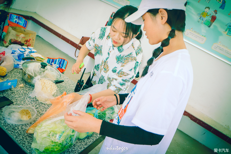 Q Bomb Men and Women Cool Travel Notes: Self-driving in the water on Changshou Island, suspected of Q Model Water Splashing Festival? Show off a touch of koi color