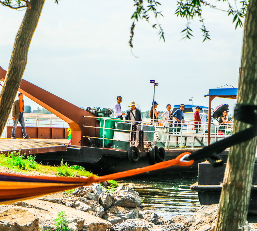 Q-pop men and women’s cool travel notes: Driving to play in the water on Changshou Island, suspected of Q-model Water Splashing Festival? Show off a touch of koi color