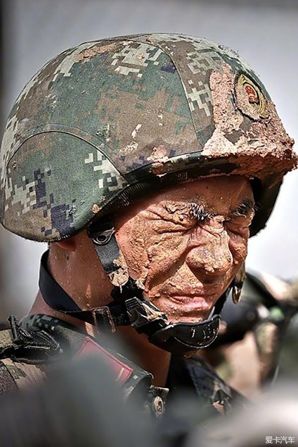 武警战士的脸图片