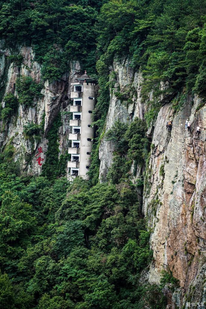 中国悬崖上的建筑图片