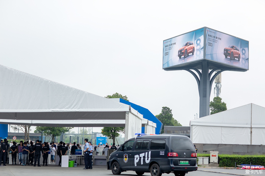 2019 Chengdu International Auto Show, various young models and supermodels with long legs, your favorite girls are here