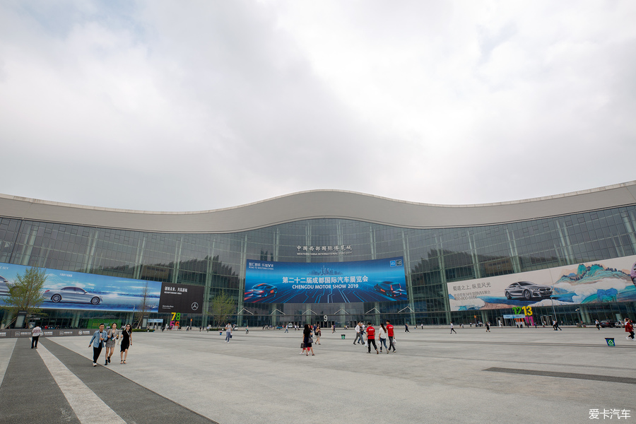 All kinds of young models and supermodels with long legs at the 2019 Chengdu International Auto Show. Your favorite girls are here. 