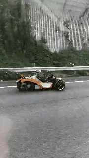 这是汽车还是摩托车？