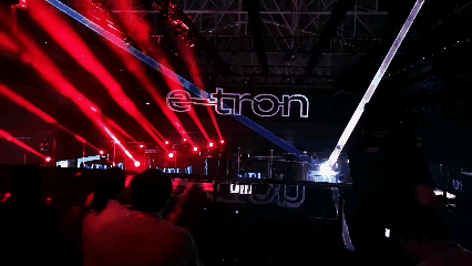 奥迪e-tron灯光show