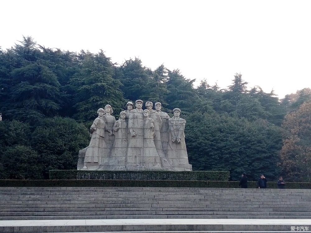 雨花台雕像九个人代表图片