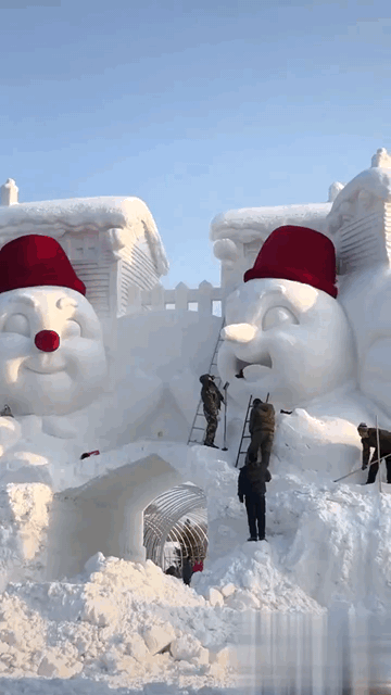 好喜庆的雪人啊