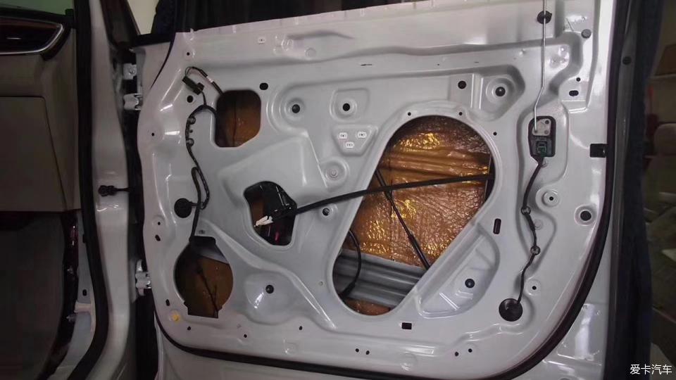 由前门的处理方案,先用止震板做门板止震,主要目的是处理门板共振.