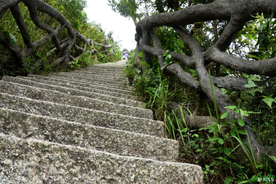 好汉坡是深圳梧桐山风景区的一个著名景点.