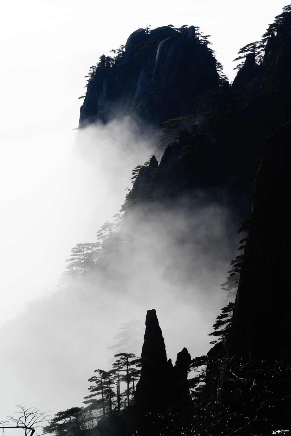 黃山雲海瀰漫如臨仙境