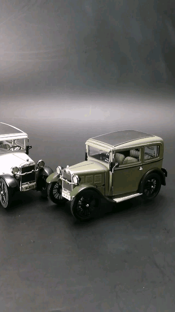 1929第一辆宝马牌轿车DIXI 3/15 ，1：18比例，东晓汽车模型收藏馆藏品。