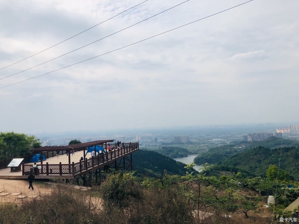 龍泉山觀景臺,利用偶爾空閒時間,可以去吹吹風,喝喝茶.