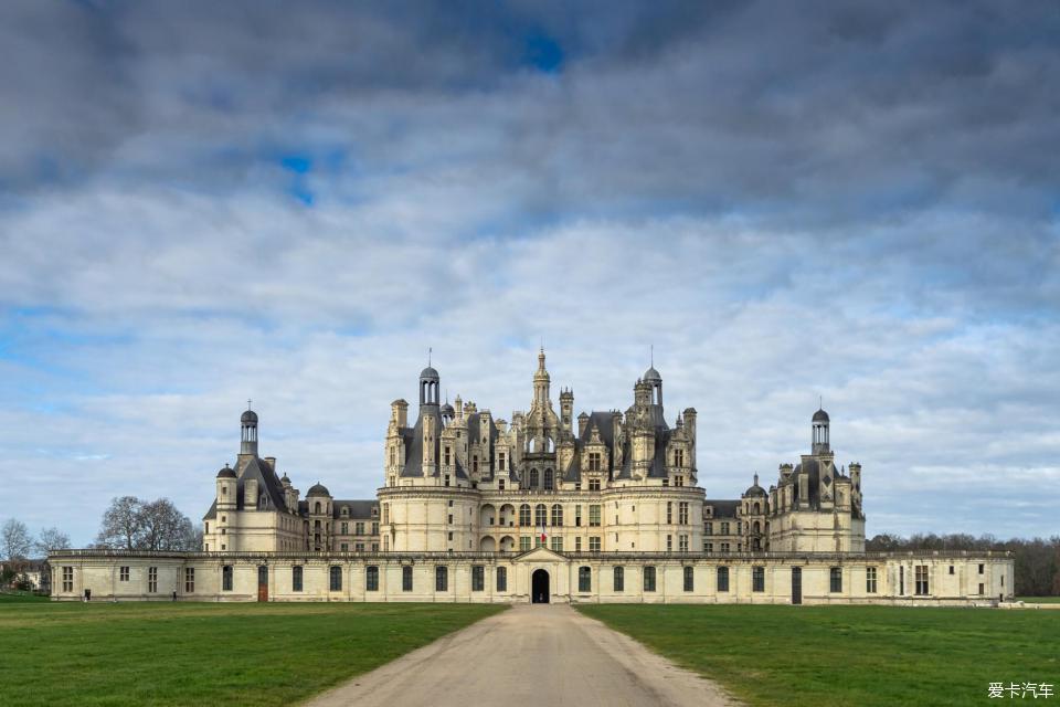 爱上法国童话般的城堡,以文艺复兴的角度解读王室家族的历史传承