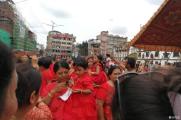 我在尼泊尔，游荡在神比人多的加德满都街头。