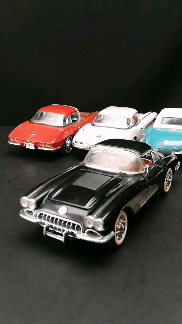 1958~62雪佛兰科尔维特双座跑车，1：24，东晓汽车模型收藏馆藏品。