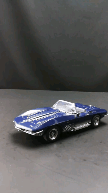1965雪佛兰科尔维特青灰鲨概念车，1：24，东晓汽车模型收藏馆藏品。