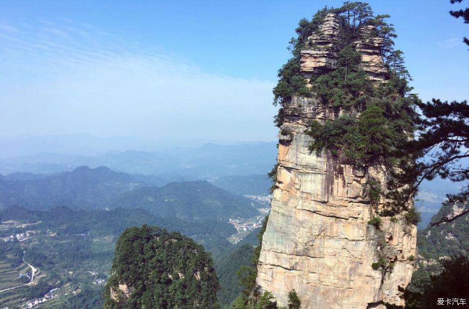 奇峰異石佳景天成