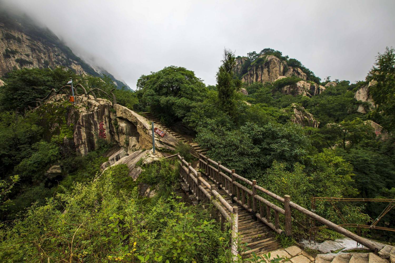 自駕遊陝西西安賞風景如畫的翠華山