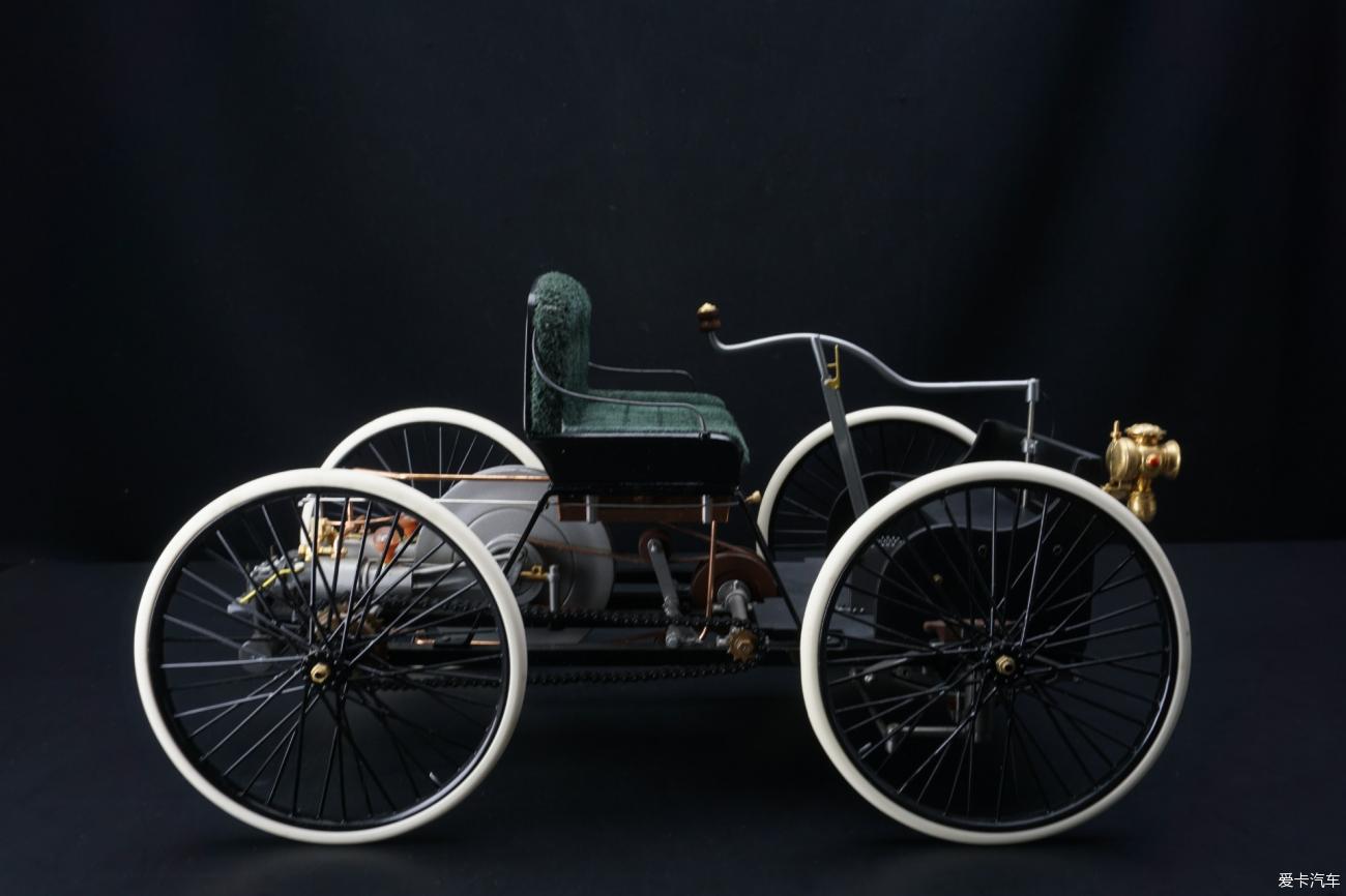 世界上第一辆4轮汽车图片