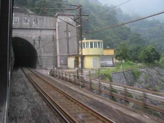 高铁大瑶山隧道图片