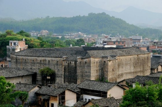 日寇军机炸不塌关押土匪逃不掉的赣南客家围屋—燕翼围!