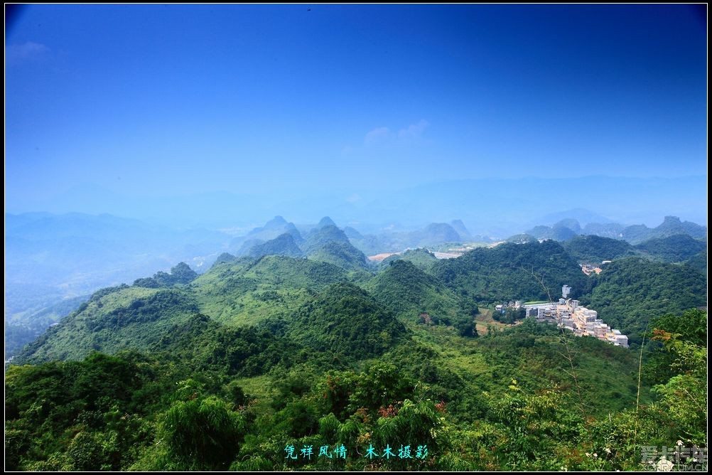 金鸡山远眺,据说天气晴好通透时可以看得见越南的谅山.