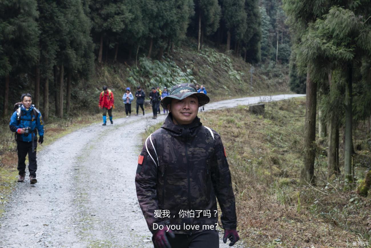 在這天氣晴朗陽光明媚的日子裡南寶山拉練