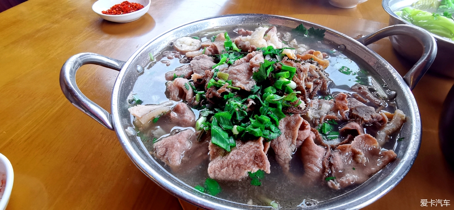 多年悠久历史的四川省乐山市苏稽古镇 2是去品尝著名的苏稽跷脚牛肉