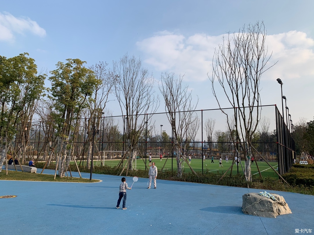 打卡東風渠綠道公園龍泉汽車文化公園