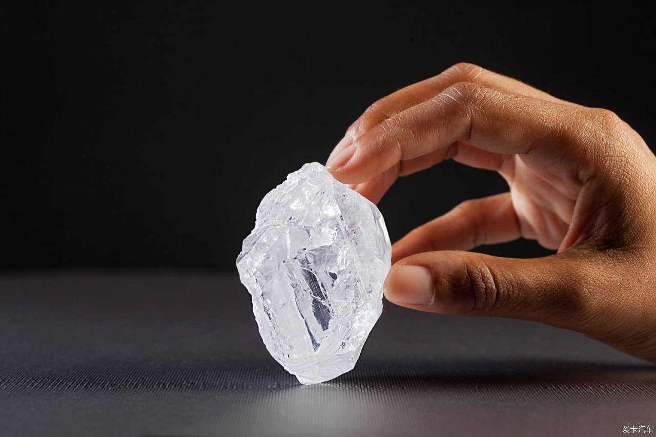 地球上最大的未切割钻石之一,据说它价值5200万美元
