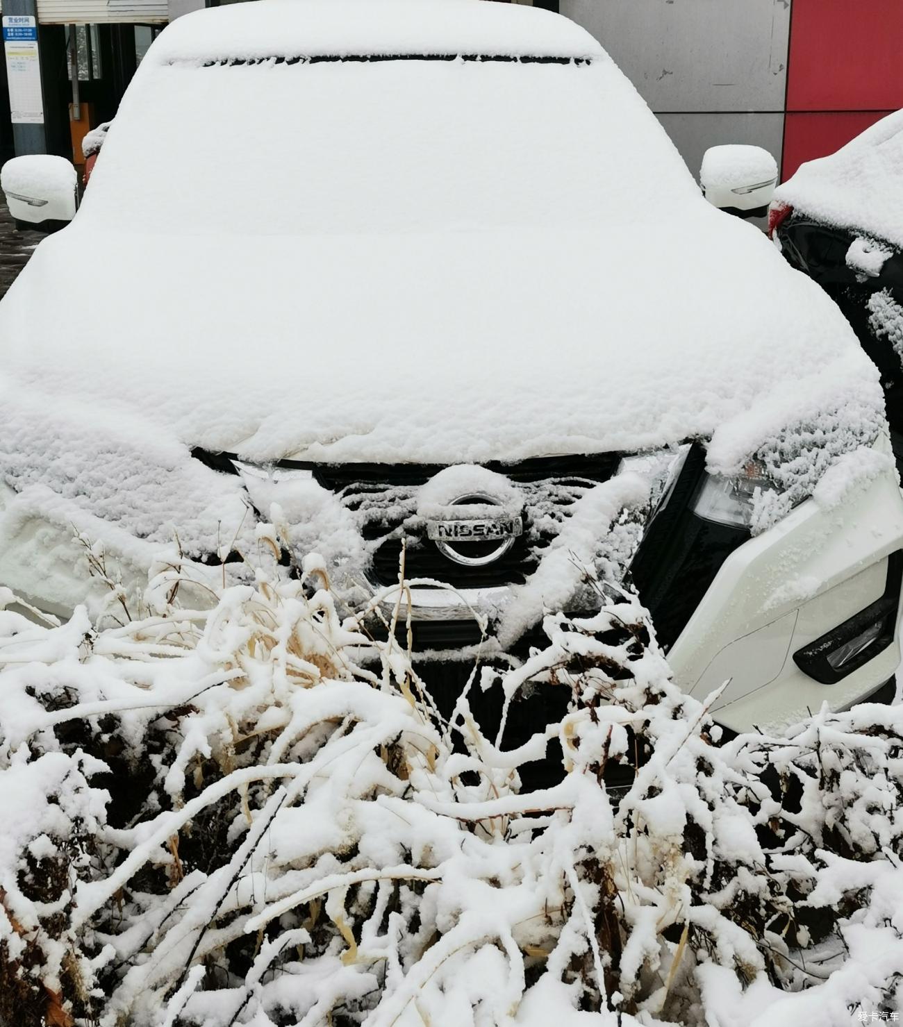 车窗外的雪景图片